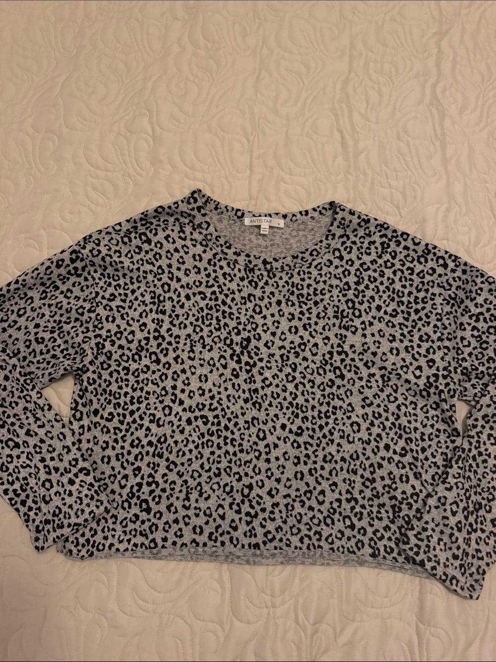 Gray Leopard-Print Long Sleeve Tee